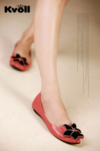 韩版时尚单鞋引领潮流，化龙巷箱包鞋帽批发零售两旺